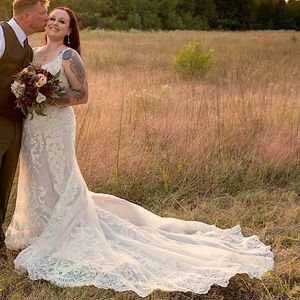 Da Vinci Bridal 50578 Lace Deep Neck Tulle Bridal Gown - Size 16 - Worn Once!